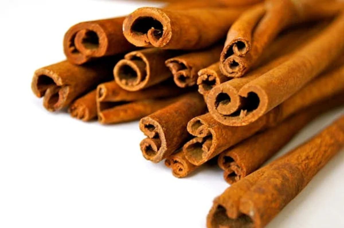 Coloca hojas de laurel, clavo o canela cerca de la comida; actúan como repelentes naturales.. Foto: Pexels