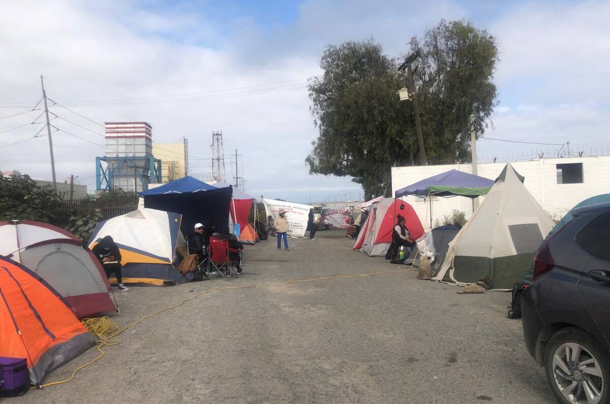 Los inconformes instalaron casas de campaña.