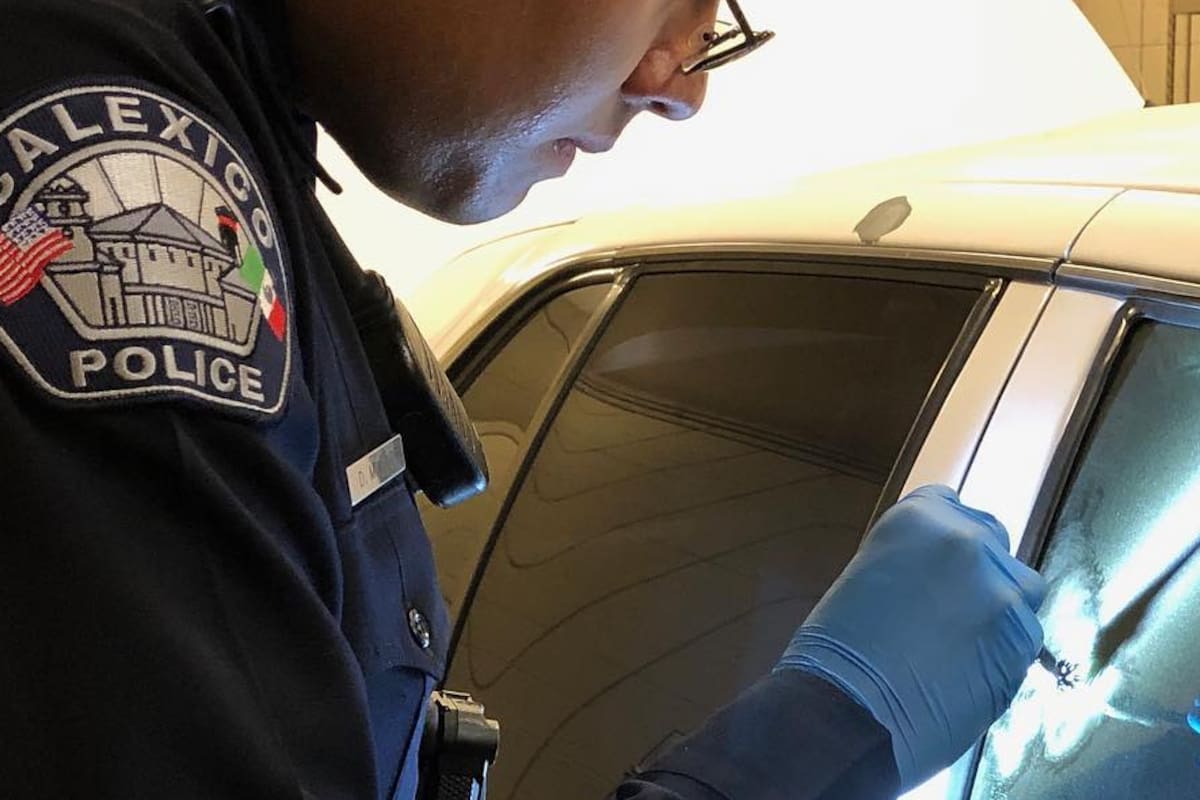 Camión embiste un auto en Imperial, muere mujer