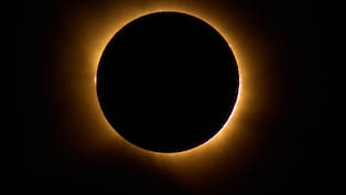 ECLIPSE SOLAR total OSCURECE España durante el atardecer