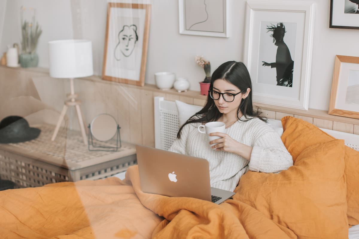 Descansar para rendir más: la regla 52-17 que impulsa la productividad laboral, según la Universidad de Cambridge