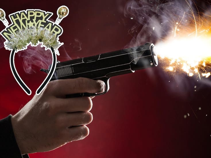 Si vas a disparar al aire en Navidad o Año Nuevo para “celebrar”, la Fiscalía advierte que es un delito y se castiga con cárcel por poner vidas en riesgo