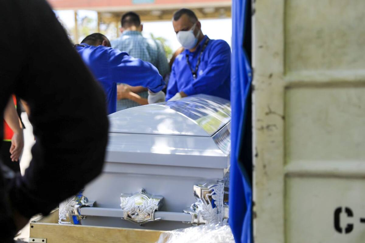 Trasladan a El Salvador los restos de Victoria Salazar, asesinada por policías en Tulum