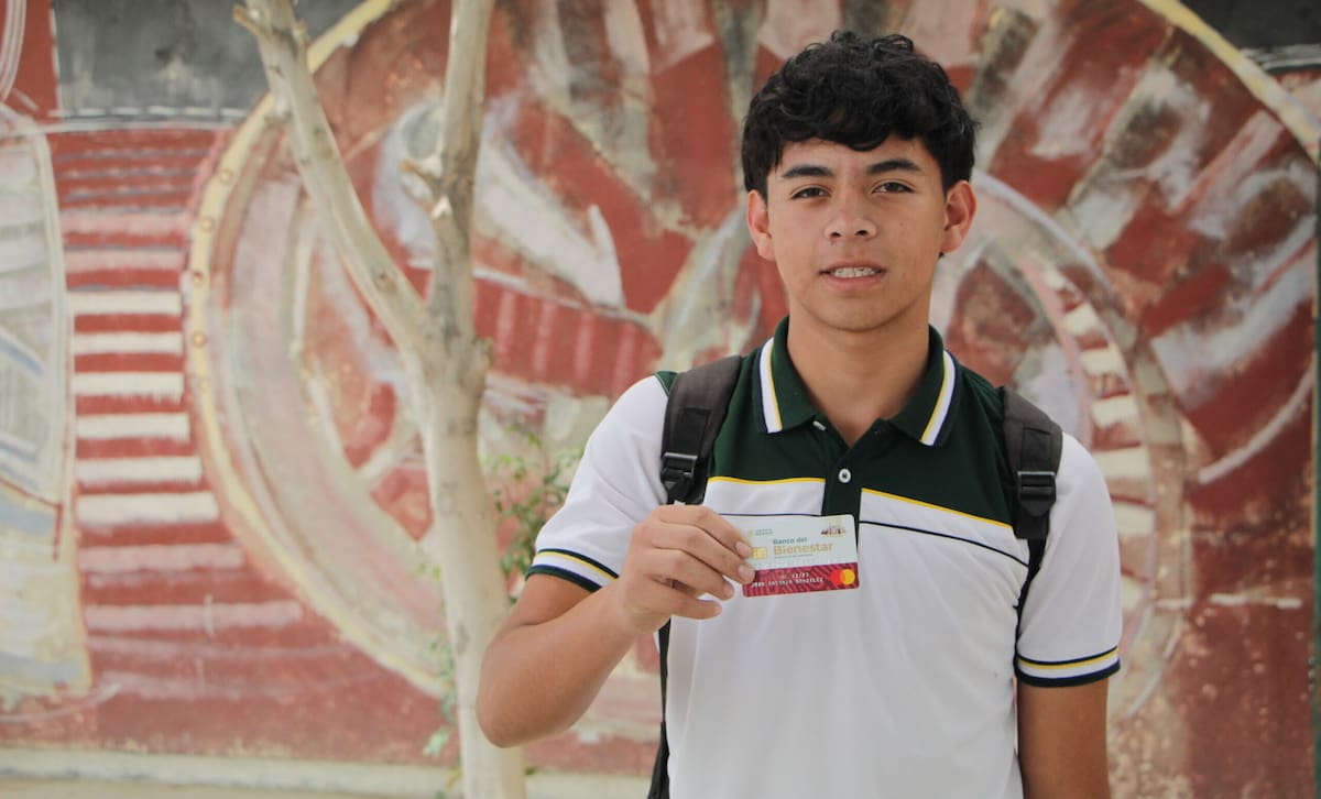 La Beca Benito Juárez beneficia a estudiantes de educación media superior inscritos en escuelas públicas. | Foto: Programas para el Bienestar