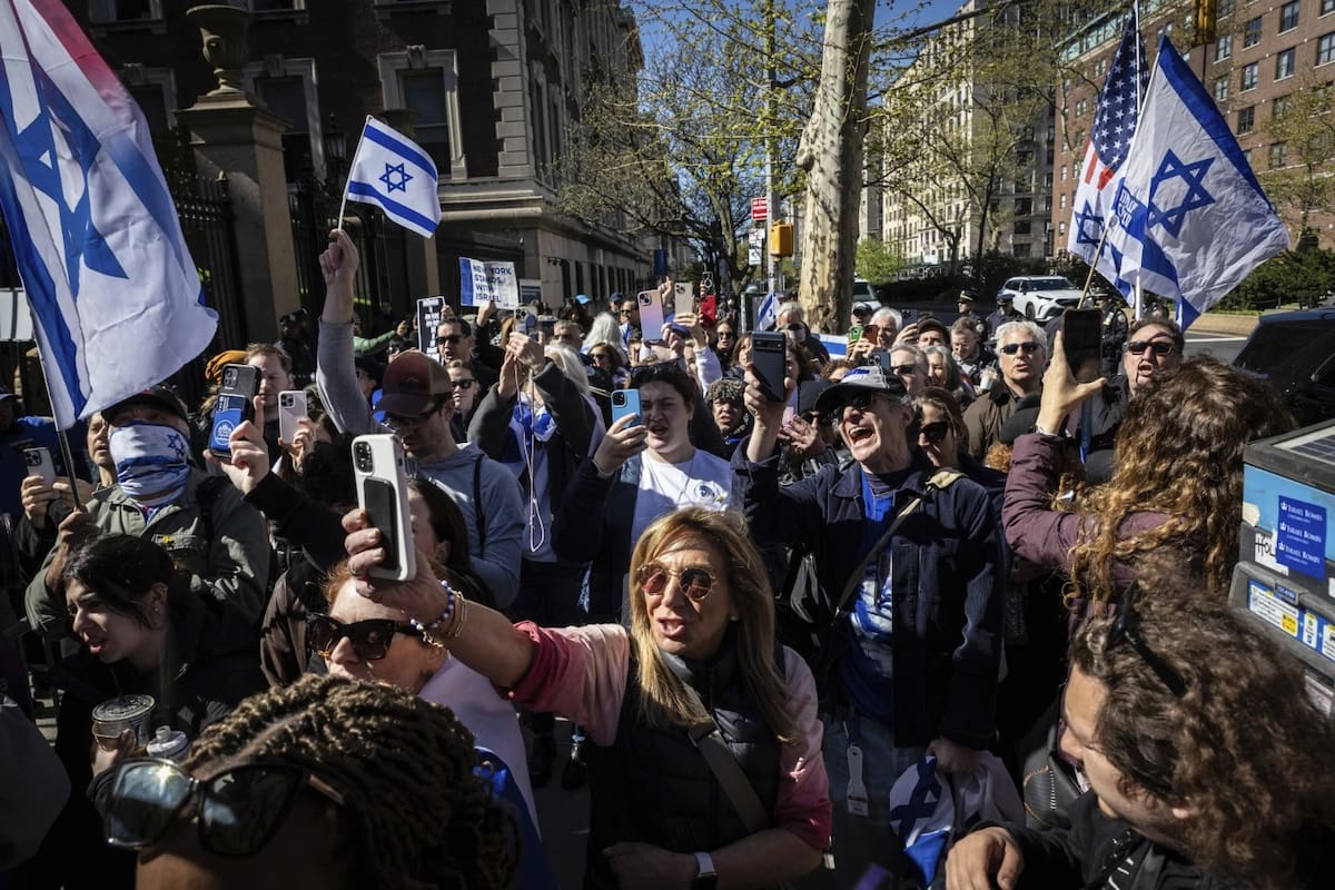 Aumentan protestas por guerra Israel-Hamás en universidades de Estados Unidos: Columbia suspende clases presenciales