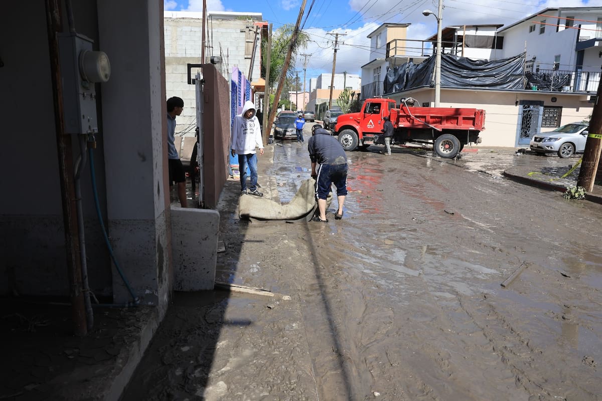 Propietario estima pérdidas de hasta 100 mil pesos tras fuerte corriente que ingresó a su domicilio. Foto: Sergio Ortiz