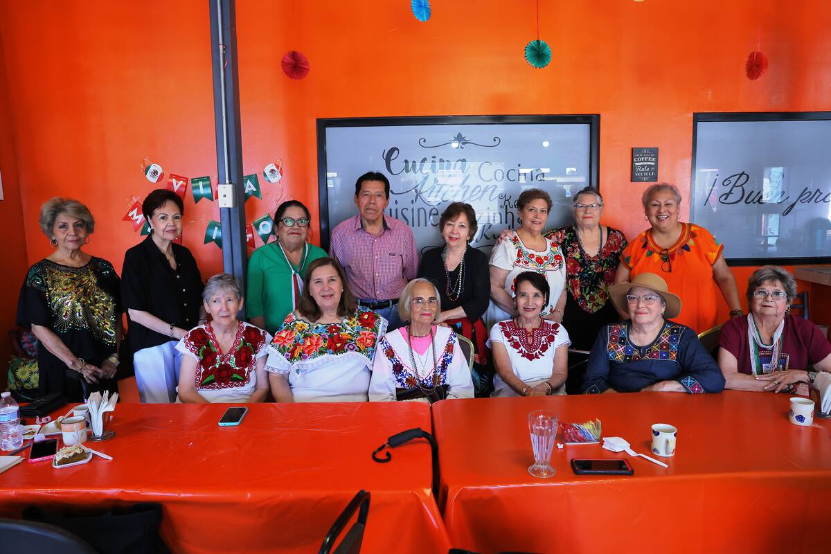 Compañeros de trabajo que se volvieron a reencontrar después de 45 años.