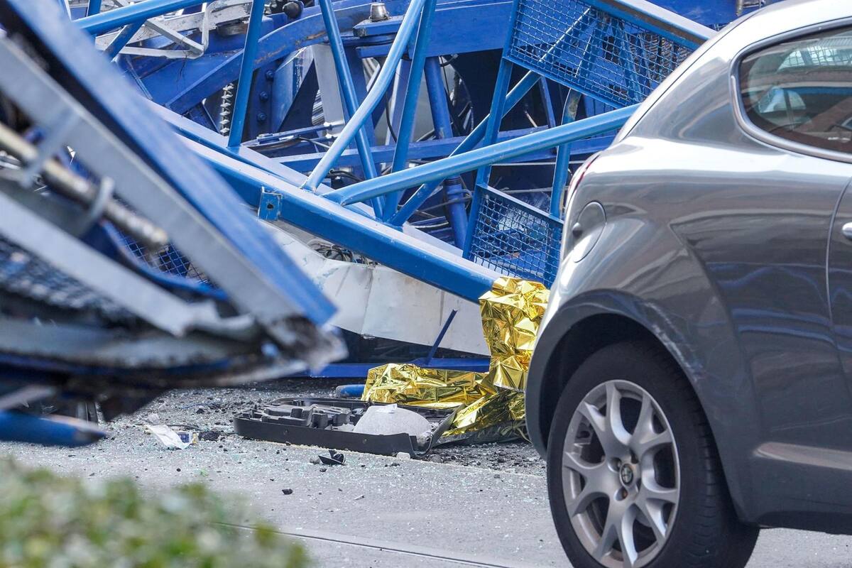 Colapso de grúa en Italia deja tres trabajadores muertos y dos heridos