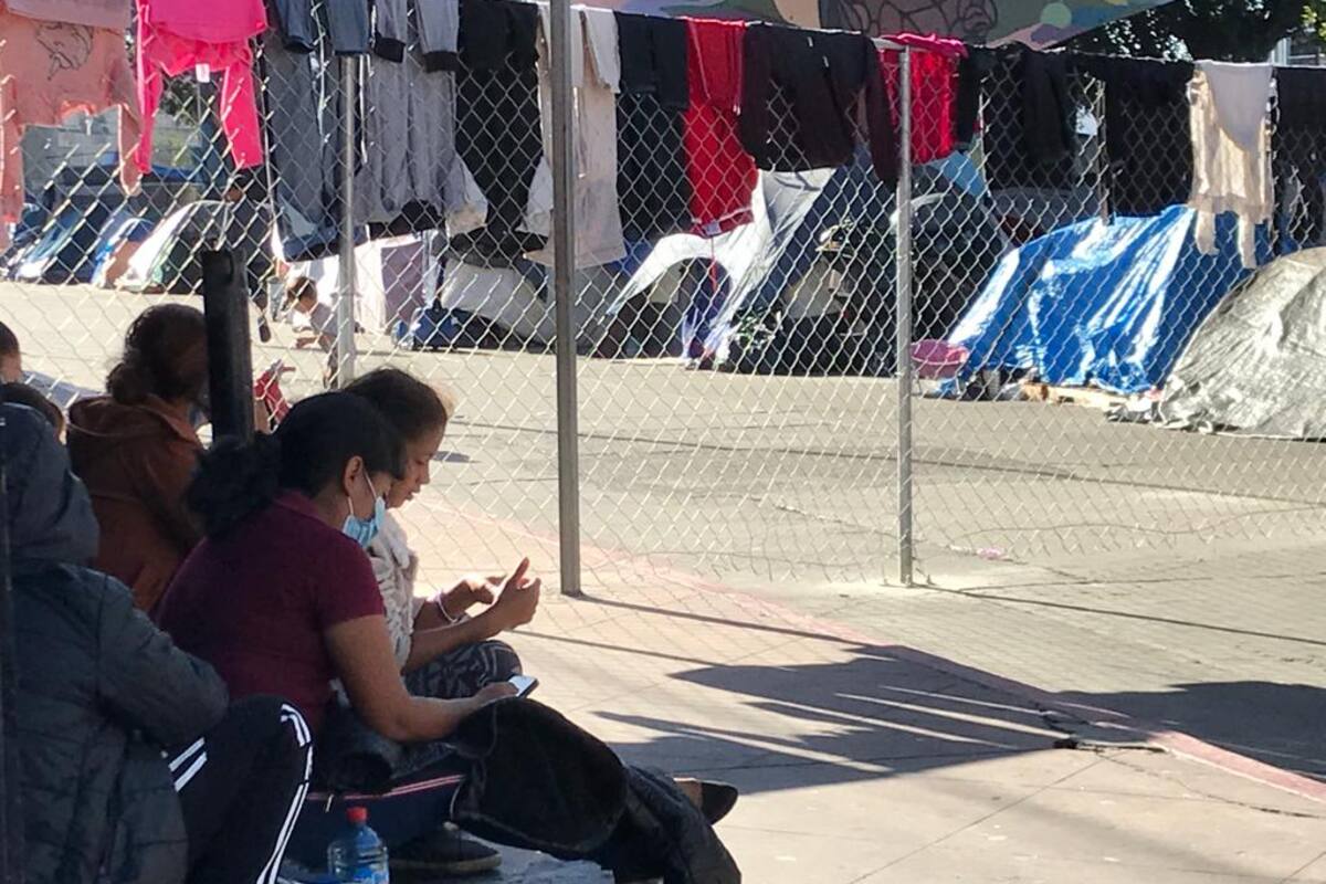 Por desinformación migrantes intentan cruzar a Estados Unidos
