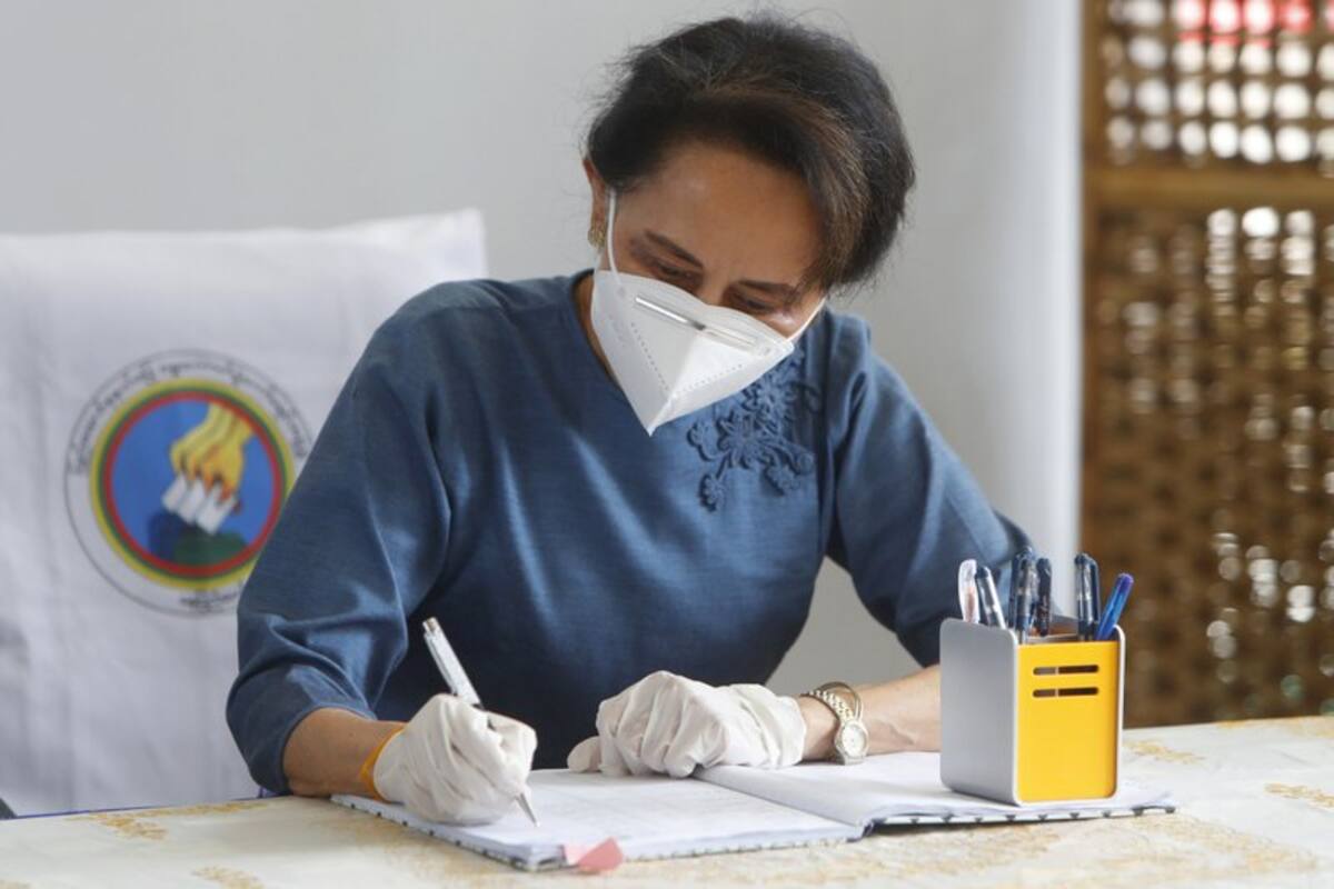 Golpe de Estado en Myanmar; Suu Kyi es detenida: Reportes