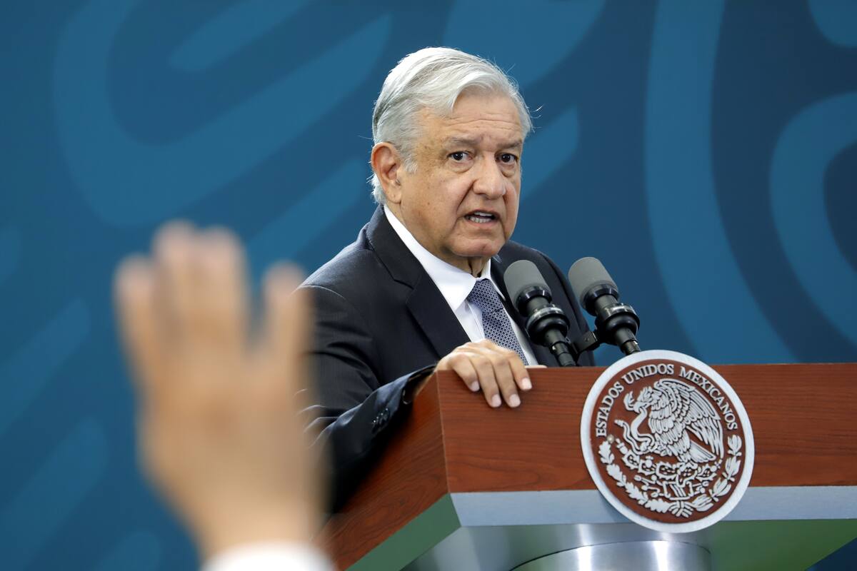AMLO anuncia que podría haber mañaneras de lunes a domingo para combatir "fake news"