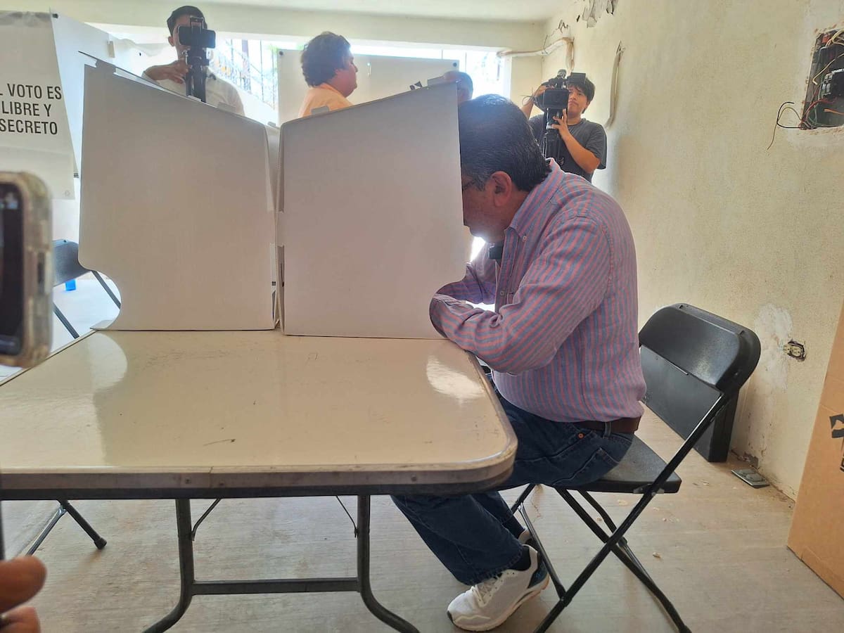 El alcalde de Cajeme, Javier Lamarque Cano durante las elecciones del Poder Judicial.