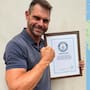 Un hombre recorrió 5.750 kilómetros en bicicleta para dibujar una flor gigante con su ruta GPS, después de perder a su madre por Alzheimer y convertir el homenaje en una campaña para impulsar la investigación sobre esta enfermedad