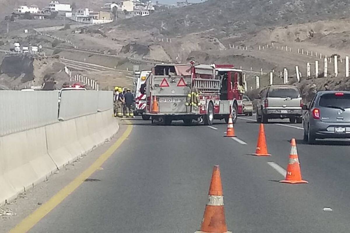 Taxi sale disparado de carretera escénica a libre Rosarito-Ensenada; hay un lesionado