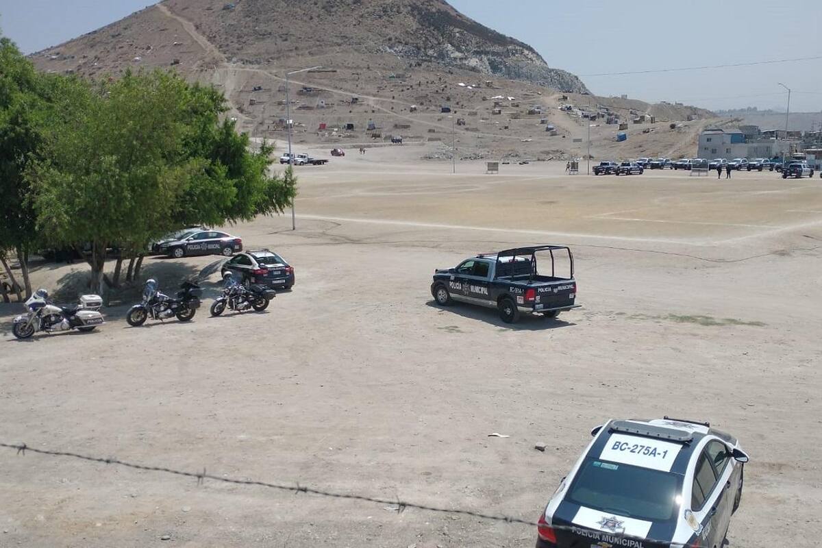 Desalojan a invasores de predios en el Cerro de las Abejas en Tijuana