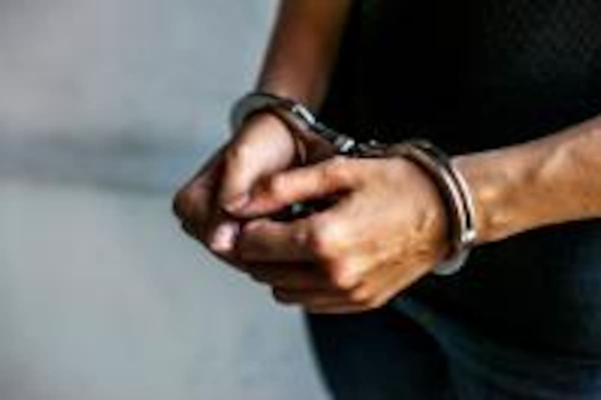 Detienen a media noche a portador de arma blanca en colonia Las Minitas
