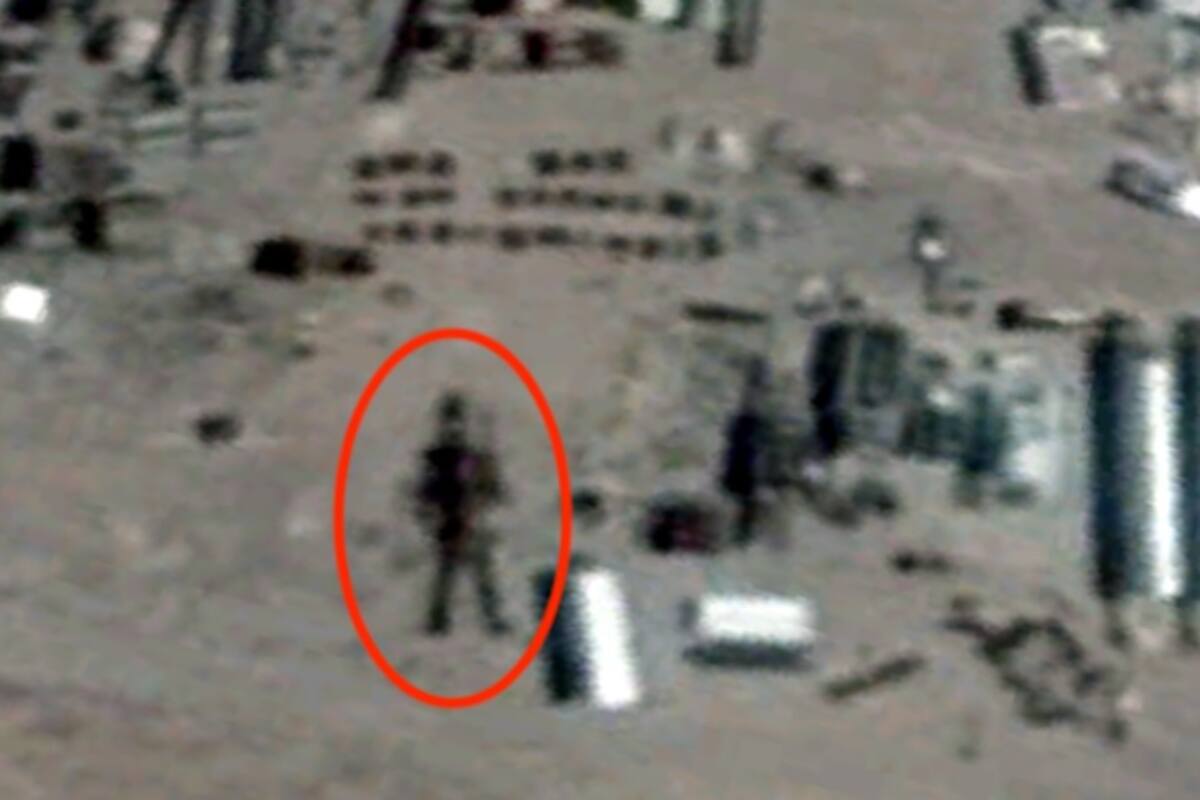 Dicen que en el Área 51 hay un robot gigante que “posó” para Google Earth