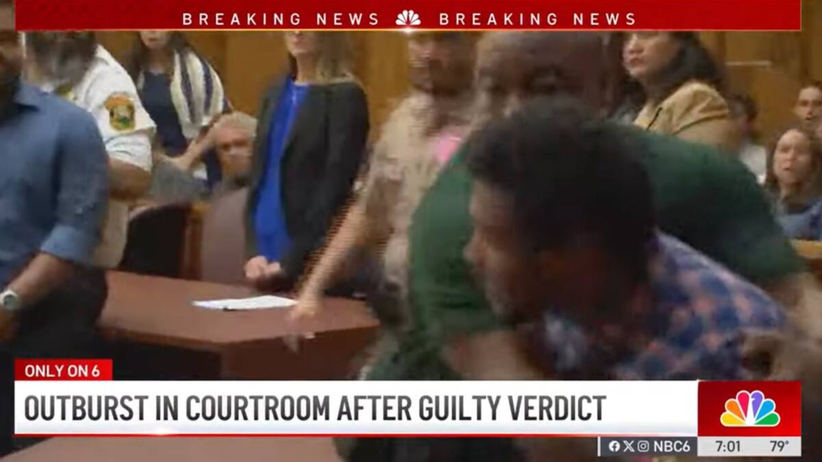 Cosby tuvo que ser escoltado fuera de la Corte. | Crédito: Youtube/NBC 6 South Florida