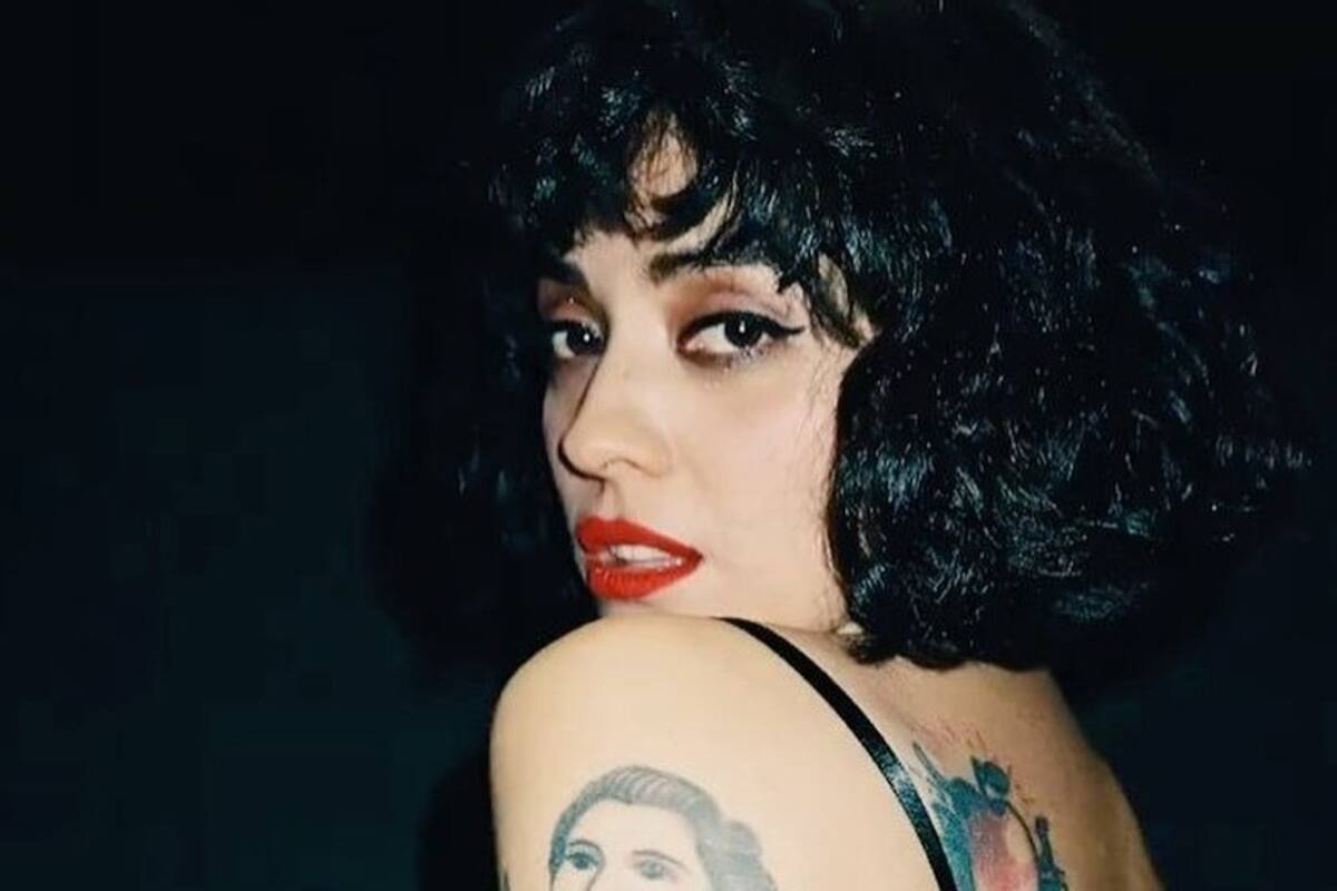 Mon Laferte declara que sufre ansiedad por cuarentena y pinta su casa