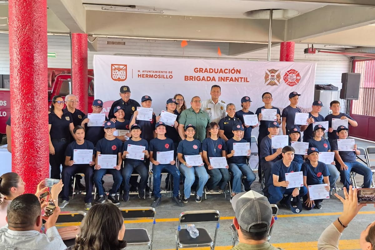Se gradúan 30 jóvenes de la Brigada Infantil de Bomberos de Hermosillo tras seis meses de adiestramiento