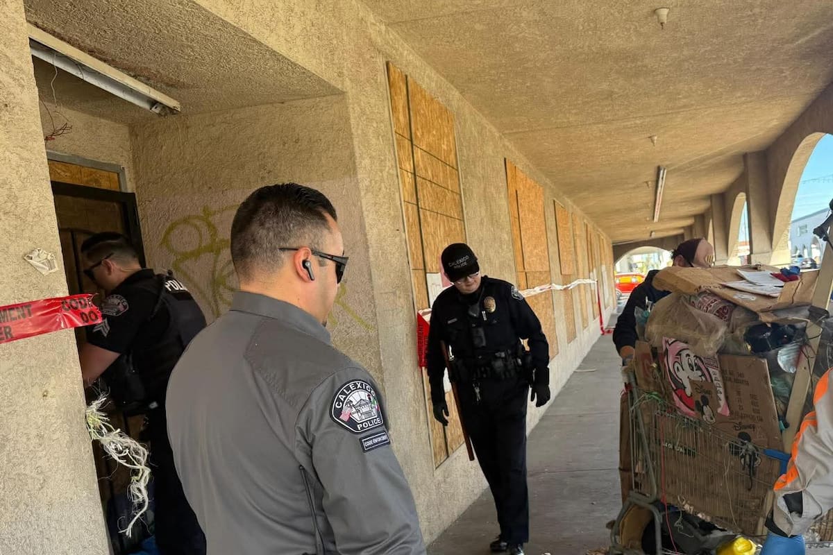 “Pegan” limpia a espacios públicos en Calexico; 13 detenidos