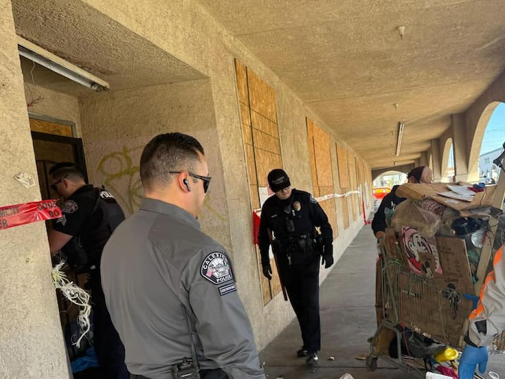 “Pegan” limpia a espacios públicos en Calexico; 13 detenidos