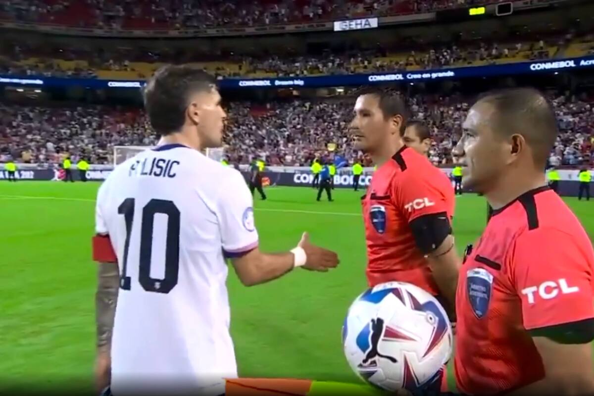 VIDEO: Pulisic hace berrinche y el árbitro le niega el saludo