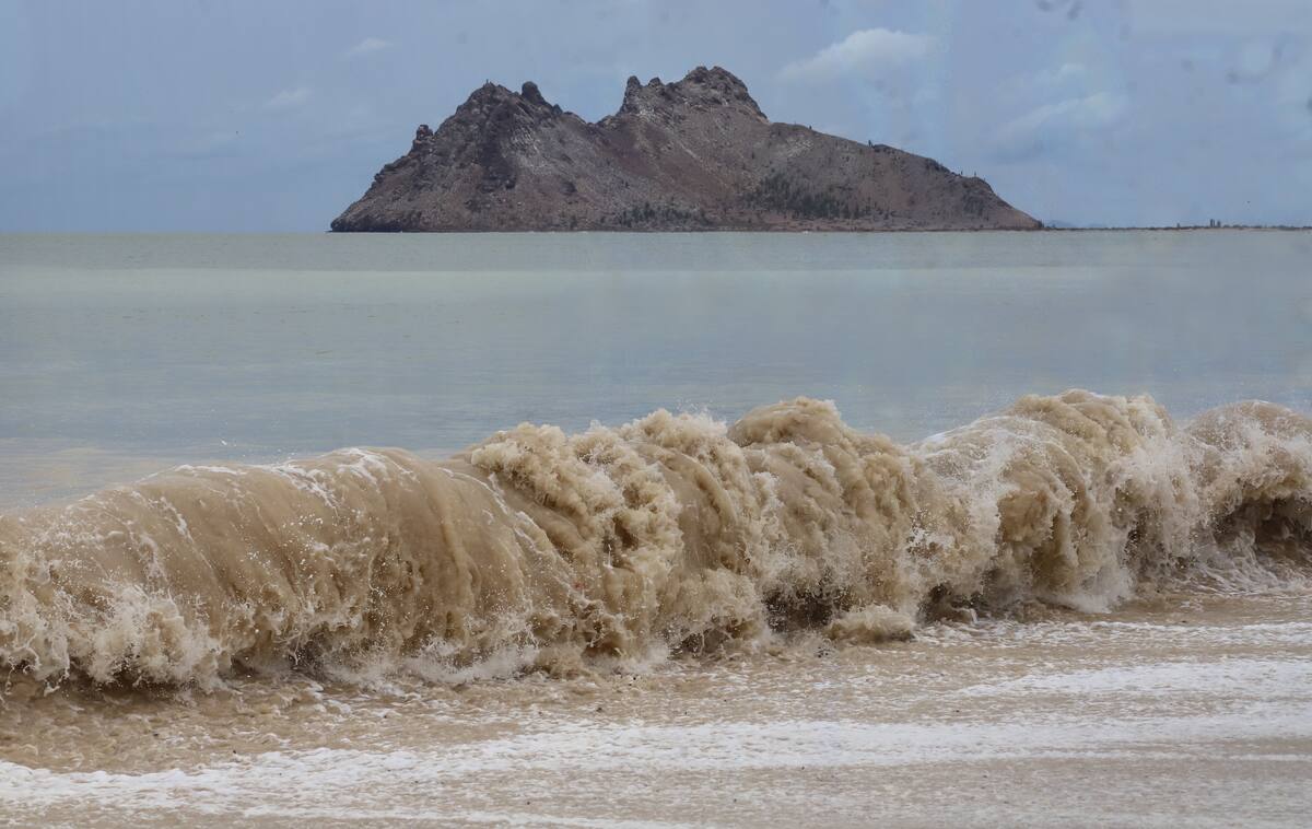 Imagen ilustrativa de olas en la playa de Bahía de Kino, Sonora. FOTO: BANCO DIGITAL
