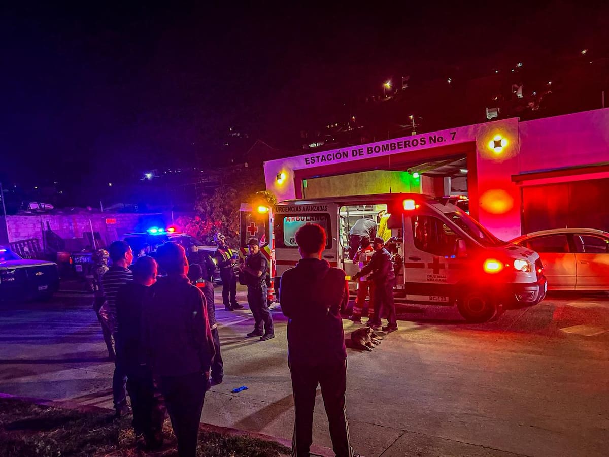 Un joven de unos 25 años fue trasladado a un hospital luego de ser atacado a balazos en la colonia Montes Olímpicos, cerca del Libramiento Sur y la estación 7 de Bomberos. Foto: Leonardo González