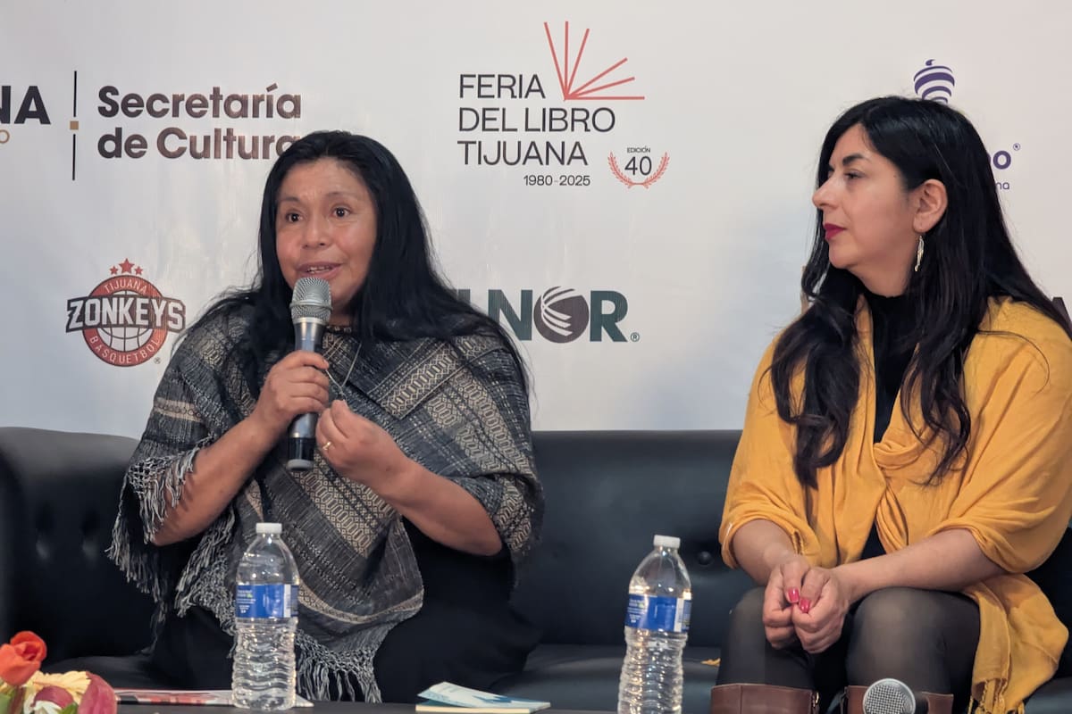 Promueve Rosa Maqueda la lengua hñähñu en la Feria del Libro Tijuana 2025