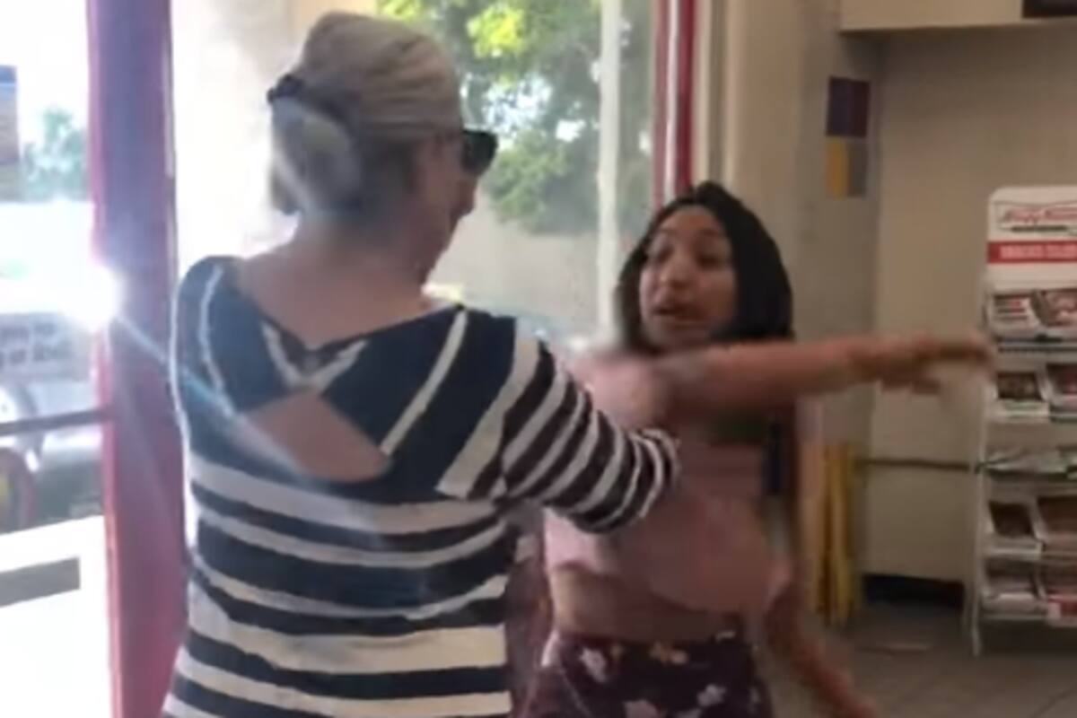 "Regresa a México": Mujer abofetea a otra por agresión y comentarios racistas en gasolinera de Phoenix