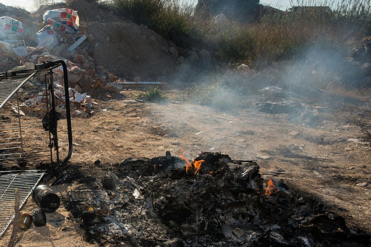Invita SDTUA a denunciar quema de basura