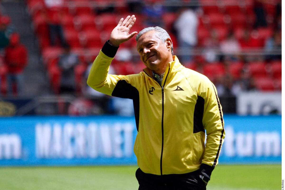 Cimarrones hace oficial llegada del DT Roberto Hernández