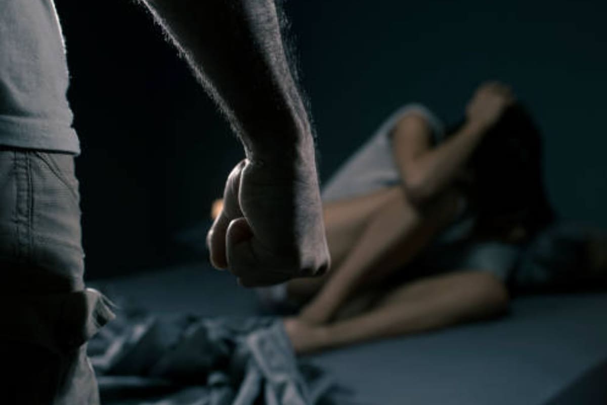 Detenido por violencia contra su esposa