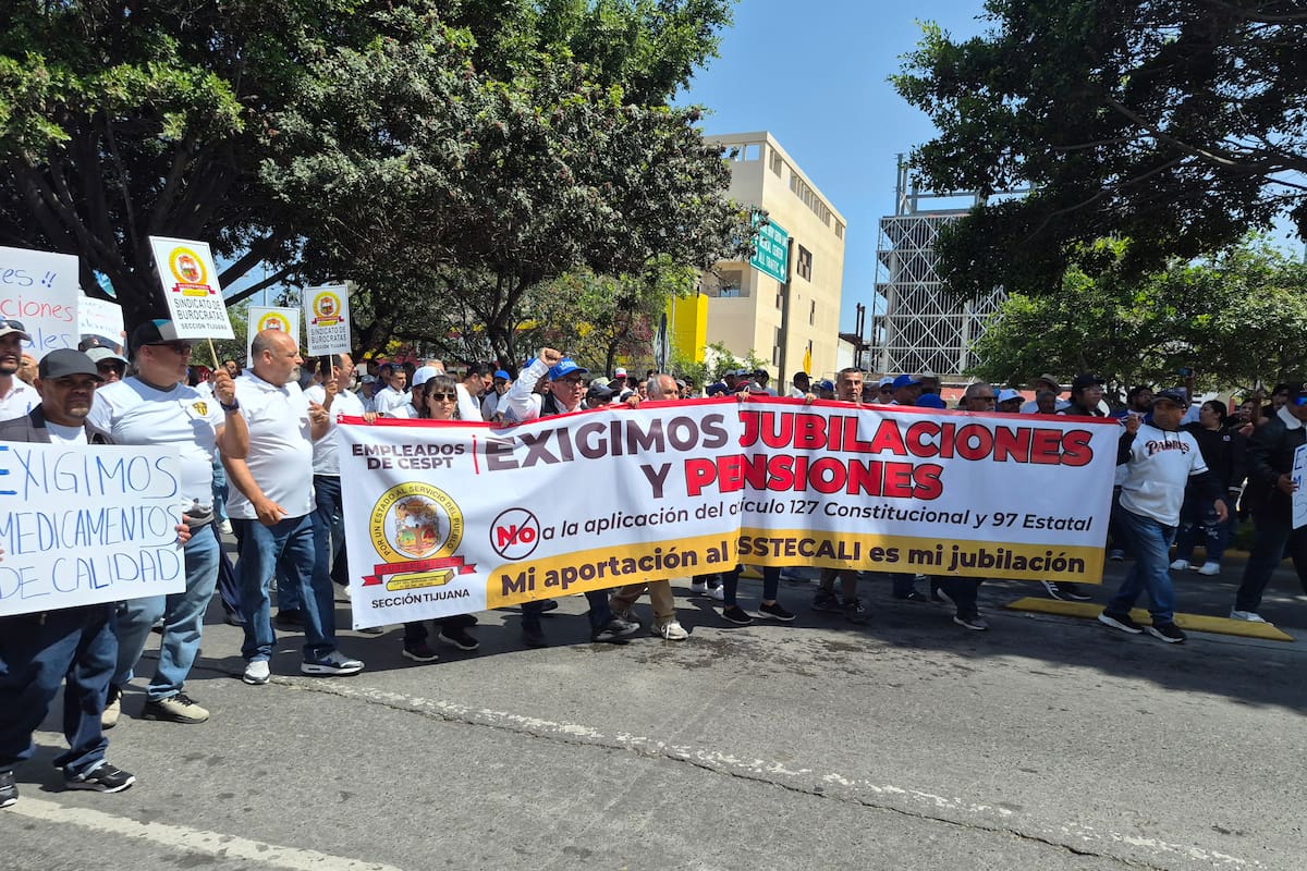 Desfile del Día del Trabajo en Tijuana reúne a más de 7 mil asistentes