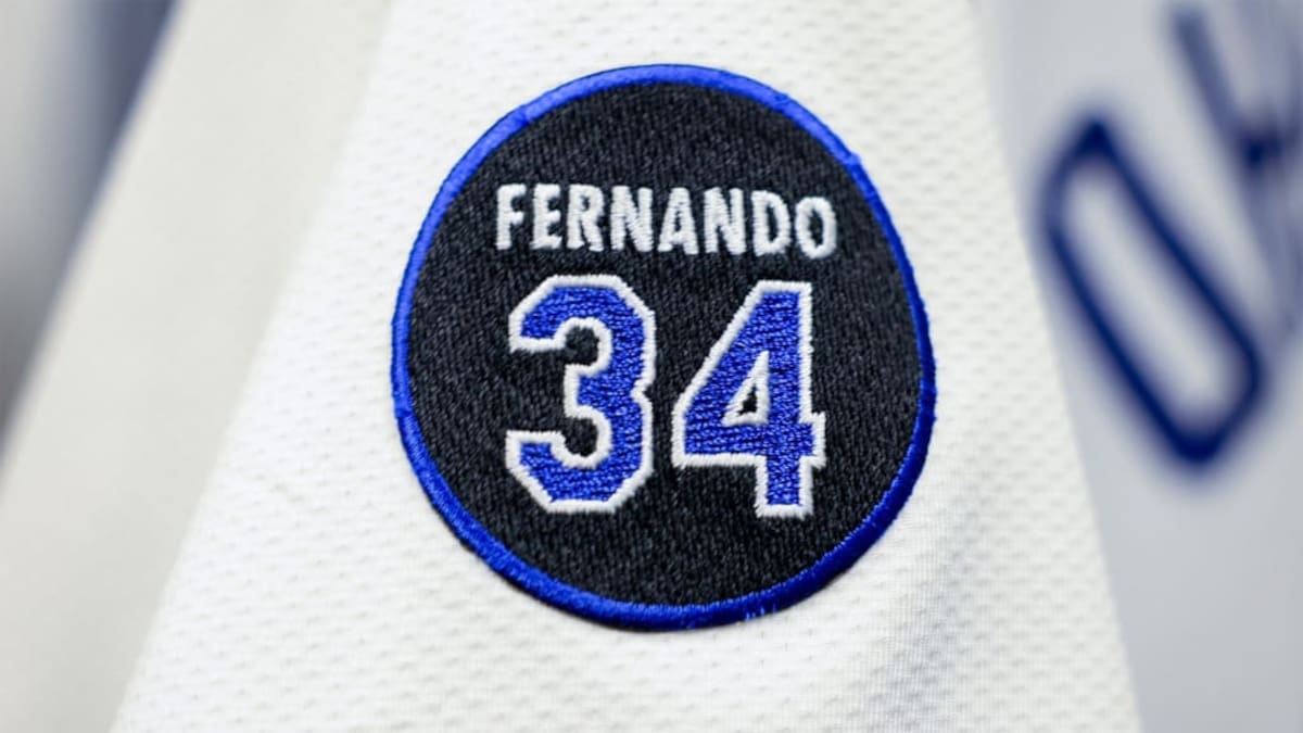 El parche de Fernando Valenzuela en el uniforme de los Dodgers de Los Ángeles será utilizado por segunda Serie Mundial consecutiva. (Foto: MLB)