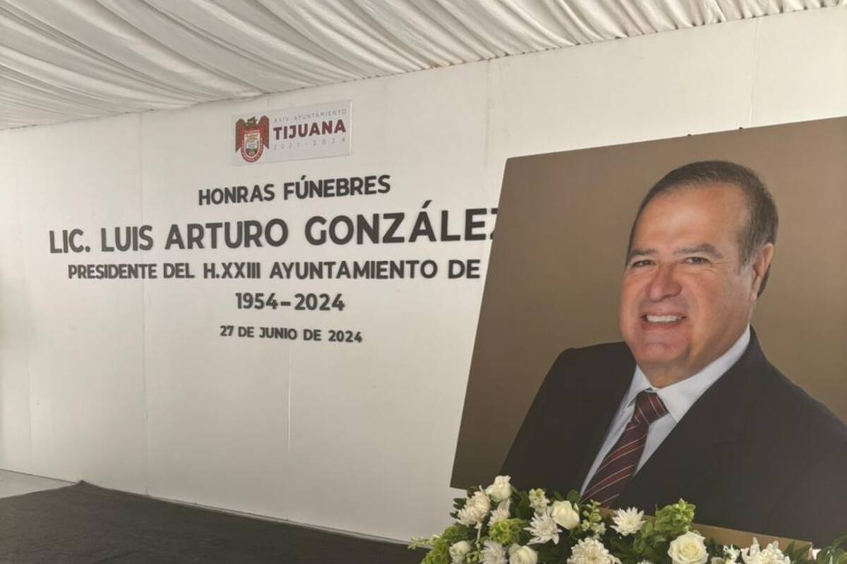 Rinden homenaje al ex alcalde Luis Arturo González Cruz