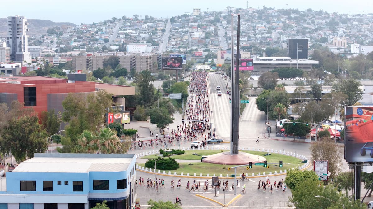 La carrera de 21 kilómetros arrancó frente al Palacio Municipal. Foto: Cortesía