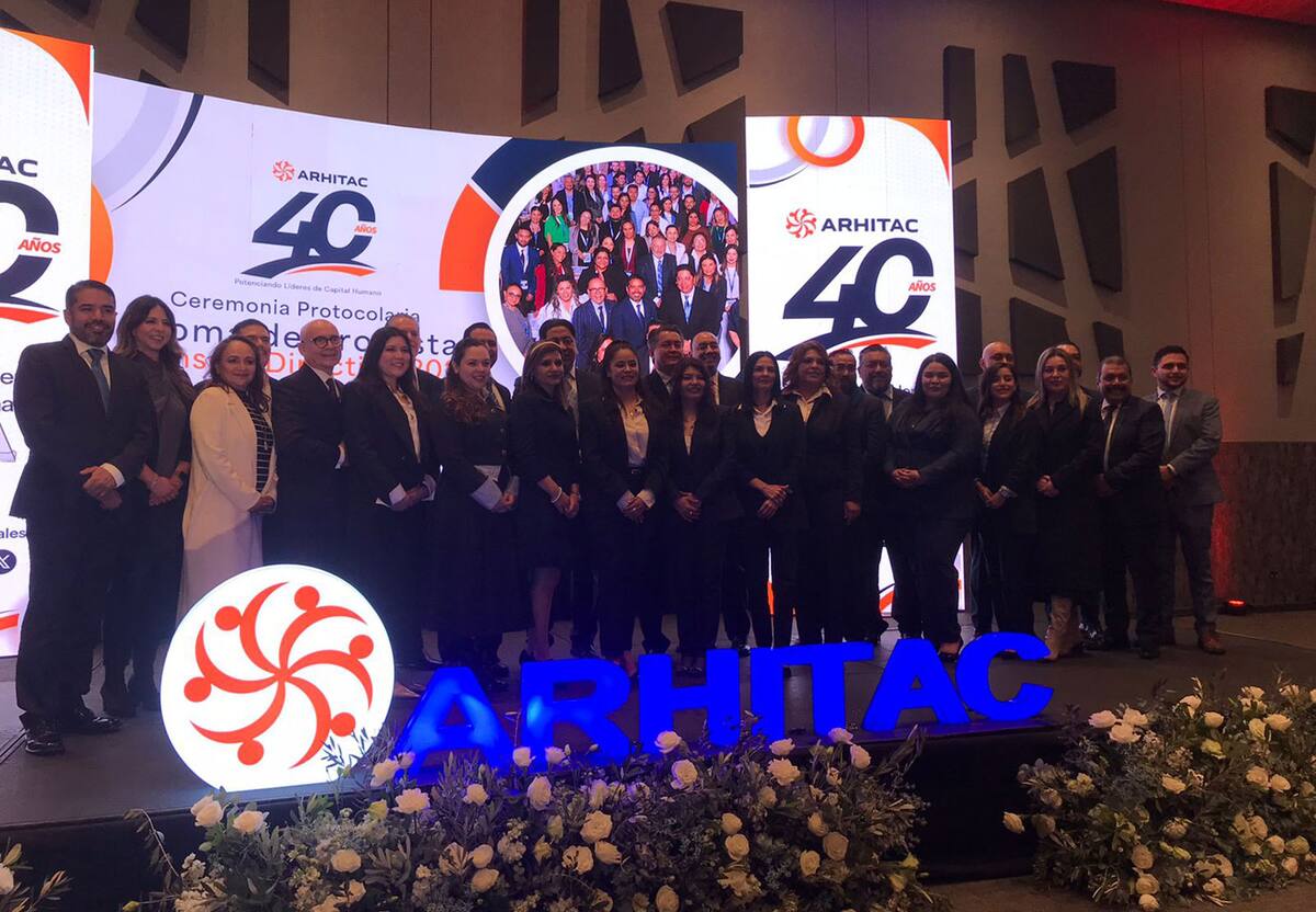 Toma de protesta de la mesa directiva de Arhitac.