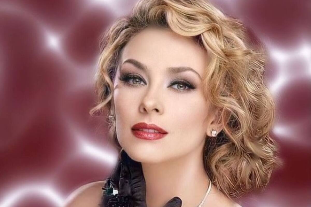 Aracely Arámbula posa en lencería de encaje negro y enloquece a sus fans en redes sociales