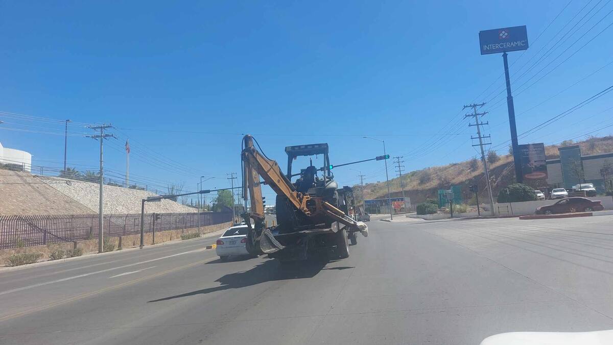 El accidente mantuvo cerrado el acceso por varias horas mientras retiraban el vehículo. Foto: especial