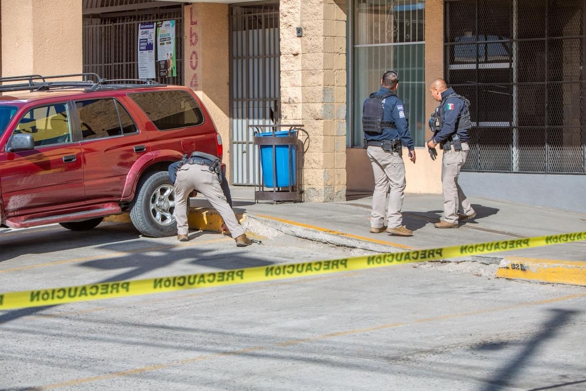 La víctima recibió un disparo en una pierna y el asaltante quedó atorado con su vehículo al intentar escapar. Foto: Border Zoom