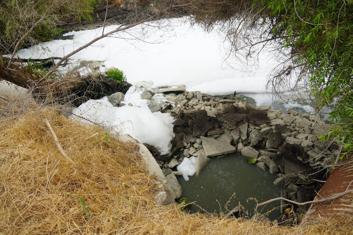 Advierten sobre altos niveles de gas de sulfuro de hidrógeno al sur del condado por contaminación del Río Tijuana