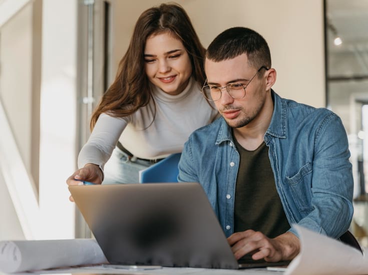Nuevas generaciones ponen en jaque a empresas: Les dan menos de un año para cambiar de empleo si el nuevo trabajo no los motiva