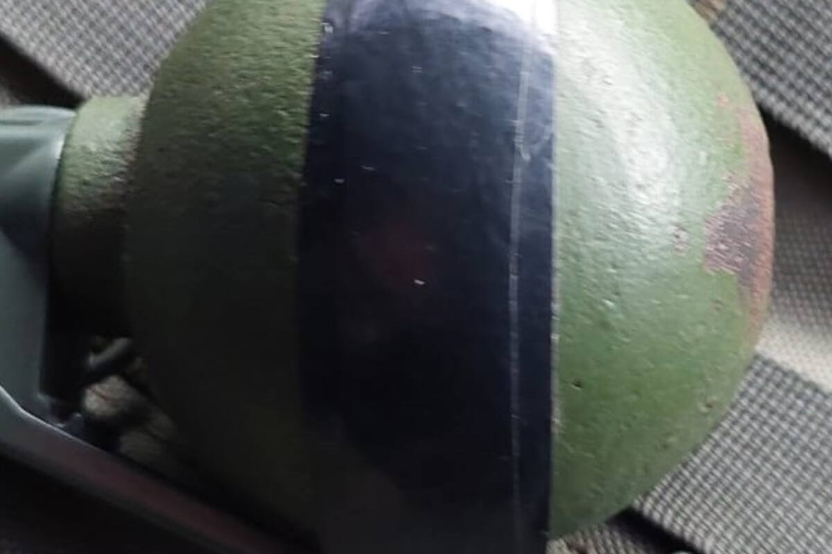 Hallan auto con armas y granada, en SLRC
