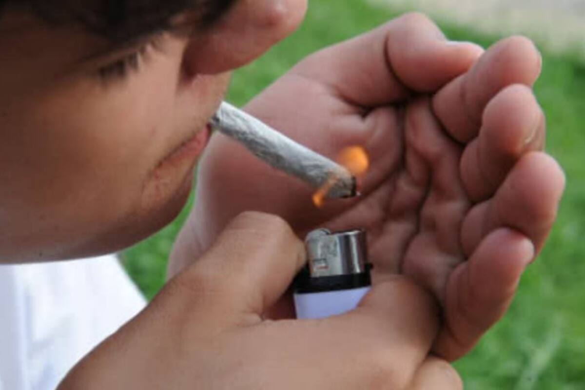 Detienen a joven acusado de incitar a menor a fumar mariguana