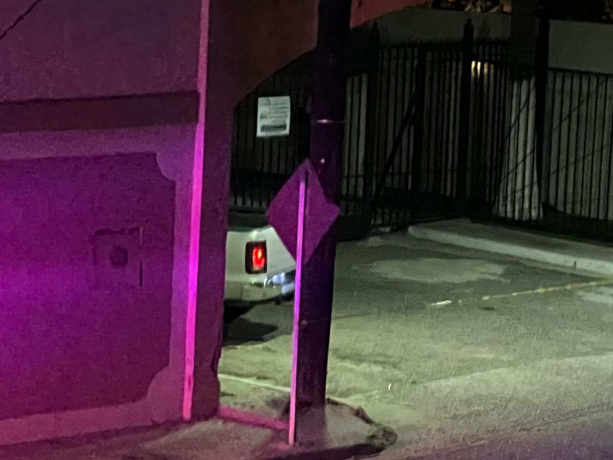 Un hombre de aproximadamente 50 años fue asesinado por proyectiles de arma de fuego al llegar a su domicilio. Foto: Leonardo González