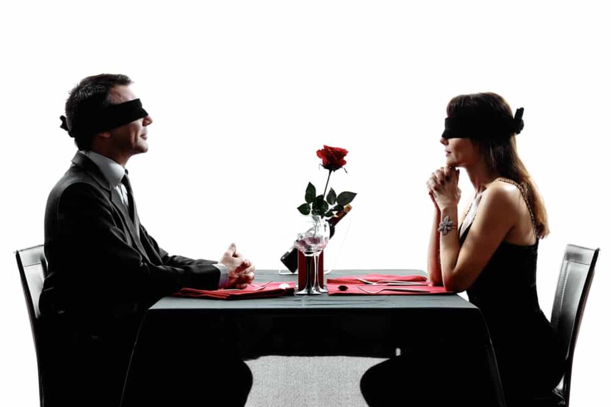 Youtuber revela la estafa de las citas en línea con “mujeres cerca de tu zona”