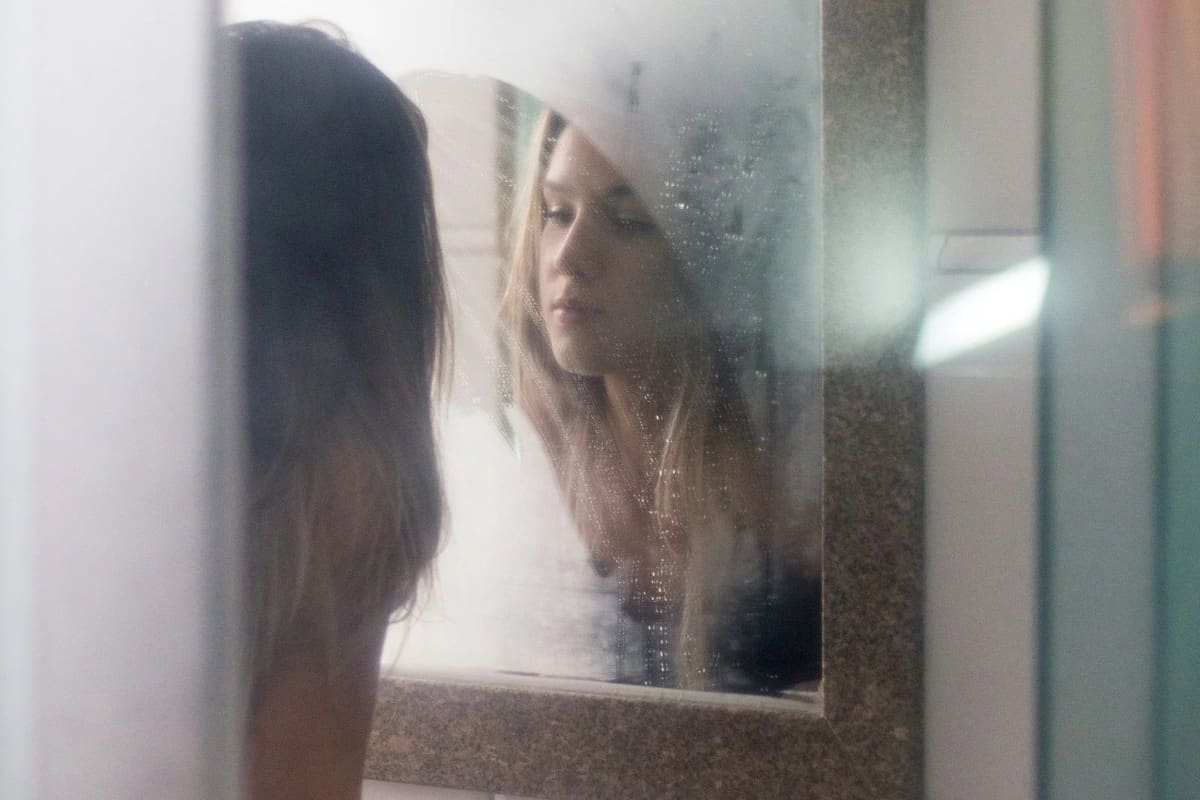 De esta manera puedes hacer que tu espejo nunca más se empañe en la ducha