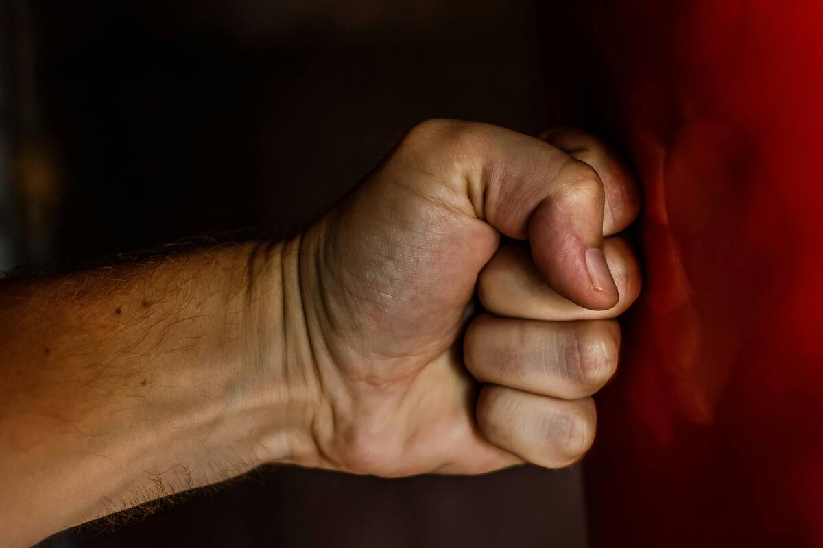 Violencia doméstica en Colonia Bicentenario: Detienen a hombre por agresión y amenazas